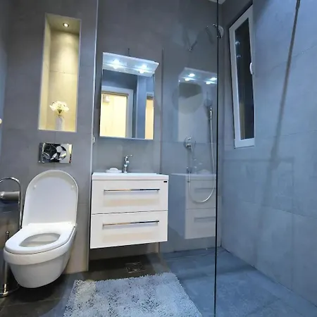 Prime Center - Walk To Attractions