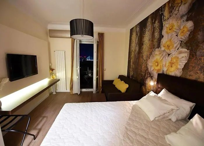 Prime Center - Walk To Attractions