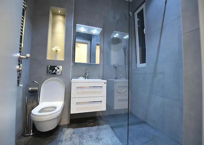 Prime Center - Walk To Attractions